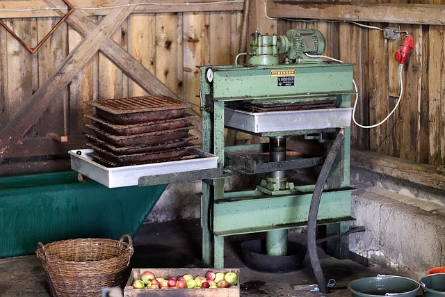 A hydrolic cider press